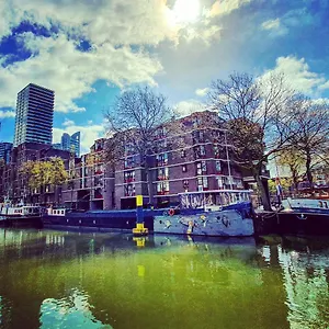  Bateau-hôtel Houseboat